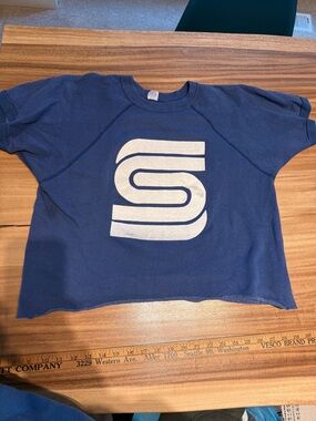 Vintage-Style Navy Graphic Crop Sweatshirt